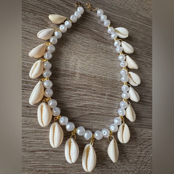 Elegant Shell and Pearl Necklace N919 - Picture 4 of 5
